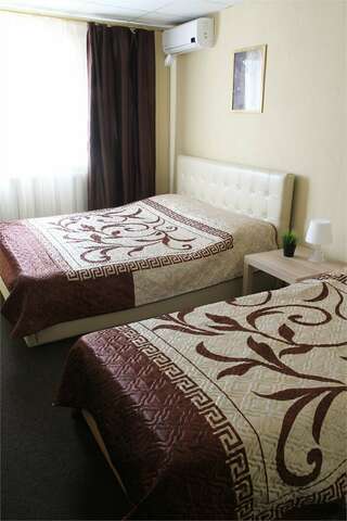 Гостиничный комплекс Добрый Финн Казань Номер "Комфорт" трехместный с одной большой / +1 одноместная кровать-2