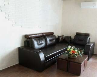 Гостиничный комплекс Добрый Финн Казань Полулюкс с сауной с одной большой кроватью + угловой раскладывающийся диван-1